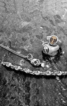 Load image into Gallery viewer, Half Hamlet Skull Pendant